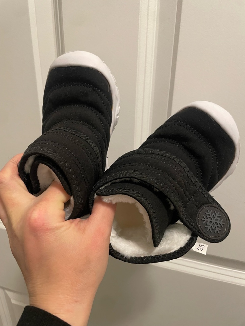 Black and White Quilted Toddler Winter Boots Size Boys Toddler 8